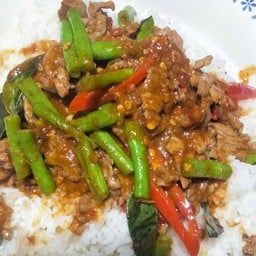 ข้าว+ผัดพริกแกงเนื้อชิ้น
