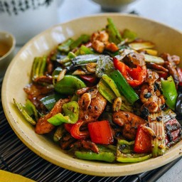 ข้าวไก่ผัดพริกไทยดำ