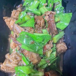 ผัดคะน้ากับข้าว