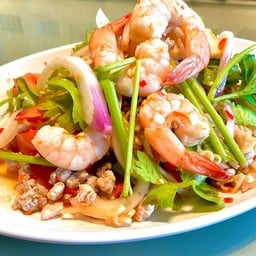 ยำมาม่าหมูสับกุ้งสุก