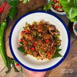 หมูกรอบคั่วพริกเกลือ(กับข้าว)