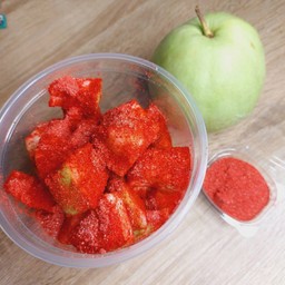 ฝรั่งคลุกบ๊วย 1 ชุด