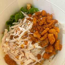 หมี่ไก่ฉีก (เส้นหมี่ไก่ฉีก กากหมูแซ่บๆ) 🩷