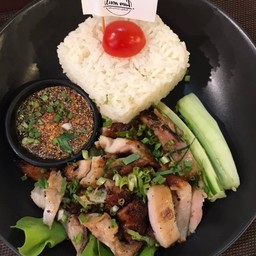 ข้าวไก่ย่างจิ้มแจ่ว