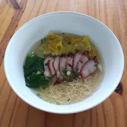 [เซตสุดฮิต] บะหมี่เกี๊ยวหมูแดงอบเตาถ่าน + ข้าวร้าดหมูกรอบผัดกระเพราพริกแห้ง