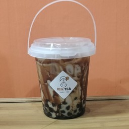 ชานมบราวน์ชูการ์แก้วถังพร้อมหูหิ้วลายน้ำบราวชูการ์จะละลายไม่เหมือนในรูปนอกจากซื้อหน้าร้าน