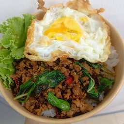 [อร่อยซ่ากับโค้ก] ข้าวกะเพราเนื้อสับ+ไข่ดาว(พริกแห้ง) +  โค้ก ไม่มีน้ำตาล (กระป๋อง) 