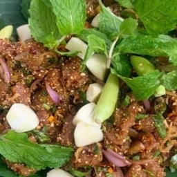 ส้มตำลาบก้อย บิ๊กบูมนัวร์