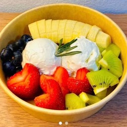 กรีกโยเกิร์ต 180g กล้วยหอม สตรอว์เบอร์รี่ บลูเบอร์รี่ กีวี่