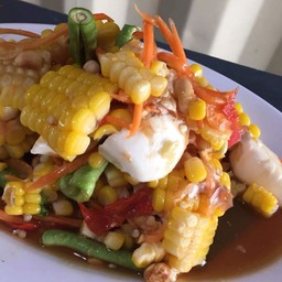 ตำข้าวโพดปลาร้า ไข่เค็ม