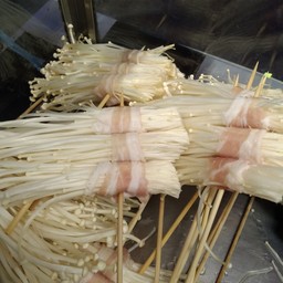 สามชั้นพันเห็ดเข็ม