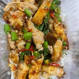 ผัดพริกแกงราดข้าว