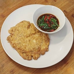 ไข่เจียวซอสกะเพรา (กับข้าว)