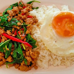 ข้าวกระเพรา หมู + ไข่ดาว