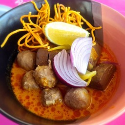 ข้่าวซอยลูกชิ้นเนื้อล้วน