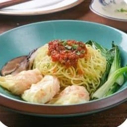 บะหมี่แห้งเกี๊ยวกุ้งซอสเซี่ยงไฮ้