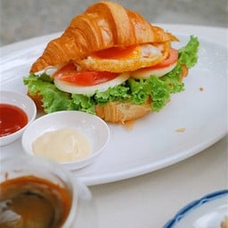 ครัวซองค์ไข่ข้นแฮมชีส