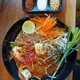 ผัดไทยกุ้งสด