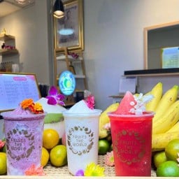 Fruits the world สมูทตี้ผลไม้ (ตรงข้าม7-11)