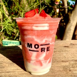 สตอเบอร์รี่ปั่นโยเกิร์ต