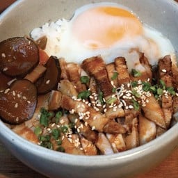 105.ข้าวหมูชาชูไข่ออนเซ็น