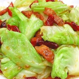หมูสามชั้นผัดกะหล่ำปลี