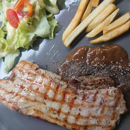 สเต็กหมูพริกไทยดำ