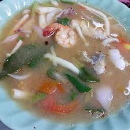 ต้มยำรวมมิตรทะเลน้ำใส