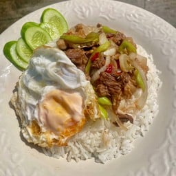 ข้าวราดผัดพริกอ่อนเนื้อ