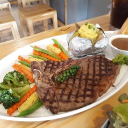 สเต็กเนื้อทีโบน 250 กรัม ทานคู่ผักผัด/มันอบคะ