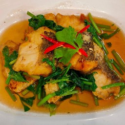 ปลากระพงผัดคื่นฉ่าย