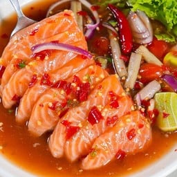 ยำแซลมอน 100 กรัม (辣泰式三文鱼沙拉)(spicy)