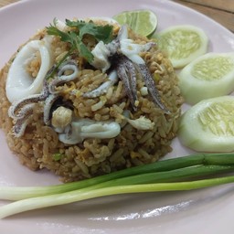ข้าวผัดปลาหมึก