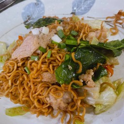 ผัดมาม่ายากิโซะบะหมู