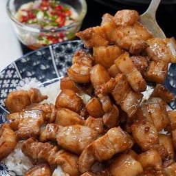 หมูสามชั้นผัดน้ำมันหอย