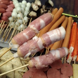 เบคอนพันไส้กรอก