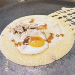 โตเกียว หมูสับ+ไข่ (ราดซอสภูเขาทอง+พริกไทย)  5 ชิ้น แถม 1ชิ้น