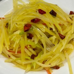 酸辣土豆丝 ผัดมันฝรั่งเผ็ดเปรี้ยว