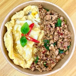 ข้าวราดกะเพราหมูสับ+ไข่ข้น