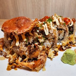 ข้าวห่อสาหร่ายไส้ผัก อโวคาโด้ ไข่ปลาแซลม่อน ปูนิ่ม ครีมชีส