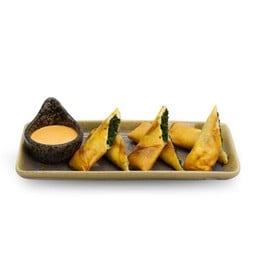 ปอเปี๊ยะผักโขมชีส