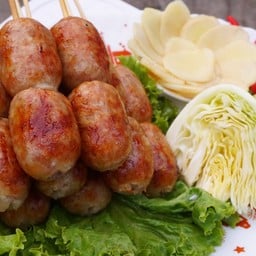 ต้นตาลหมูกรอบ & ไส้กรอกอีสาน