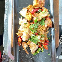 หมูกรอบคุั่วพริกเกลือ