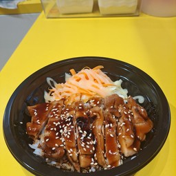 ข้าวไก่ทอดราดซอสทงคัตสึ