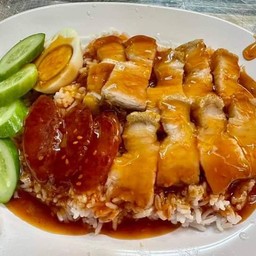 ชายสี่บะหมี่เกี๊ยว หน้าซีเจ กิ่งแก้ว 25/1 ตั้งอยู่หน้าซีเจ กิ่งแก้วซอย25/1
