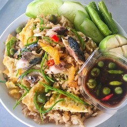 ชุดข้าวผัดน้ำพริกกะปิ ปลาทู