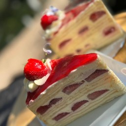 เครปเค้กวนิลาสตรอเบอรี่