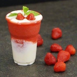 สตรอว์เบอร์รี่โยเกิร์ต