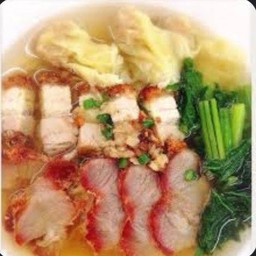 บะหมี่เกี๊ยวหมูแดงหมูกรอบ