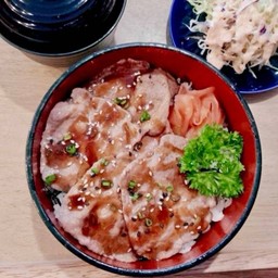 C06-ข้าวหน้าหมูย่างซอสเทอริ